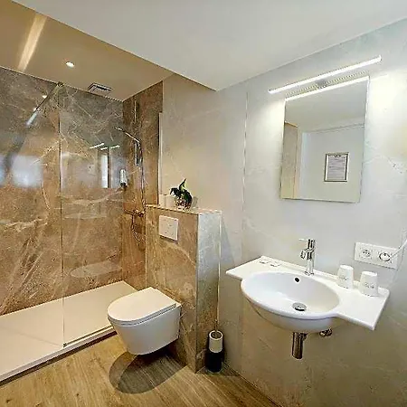 Hotel Cardiff 3*
