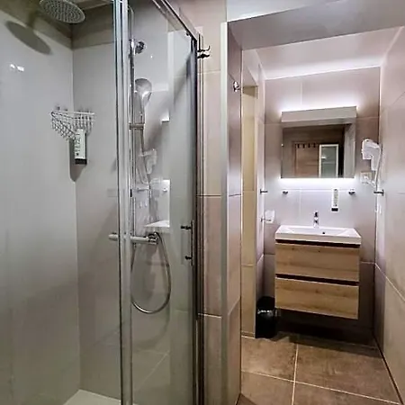 Cardiff Hotel 3*