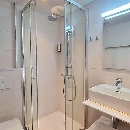 Cardiff Hotel 3*